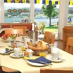 Otel Barry Memle Directly At The 4*