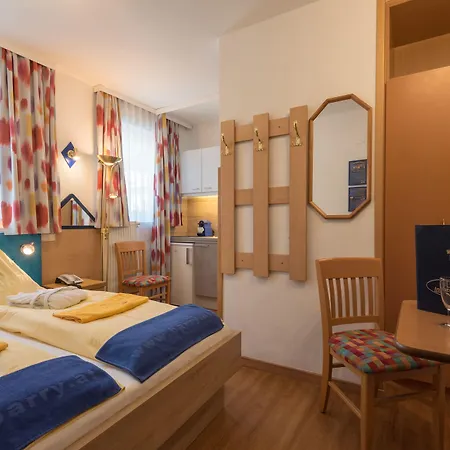 باري ميمل دايركتلي آت ذا ليك 4* فيلدين ام ورثرسي