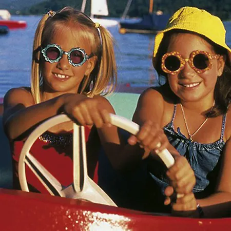 باري ميمل دايركتلي آت ذا ليك