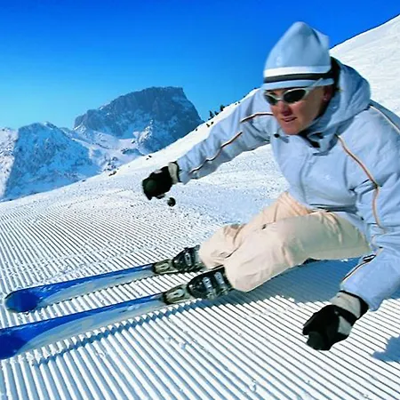 Barry Memle Directly At The Hotel 4*