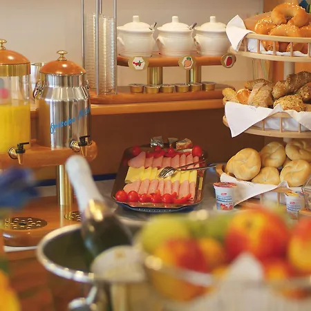 باري ميمل دايركتلي آت ذا ليك