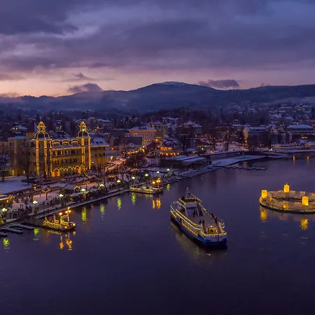 Barry Memle Directly At The Hotel