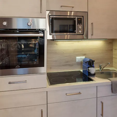 Hotel Barry Memle Directly At The