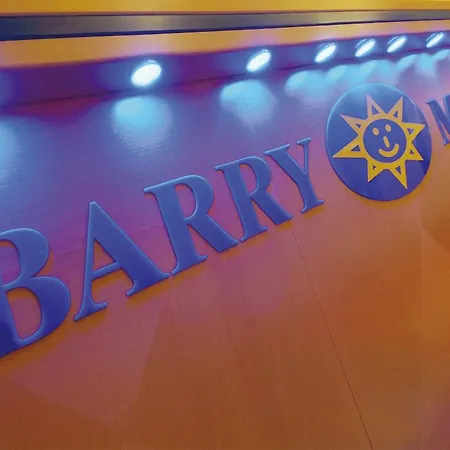 Barry Memle Directly At The ホテル