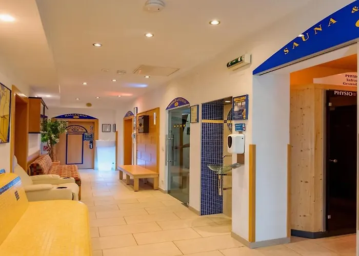 Barry Memle Directly At The מלון וולדן אם וורתרסי