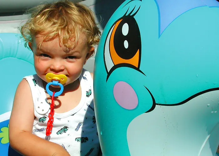 Barry Memle Directly At The מלון