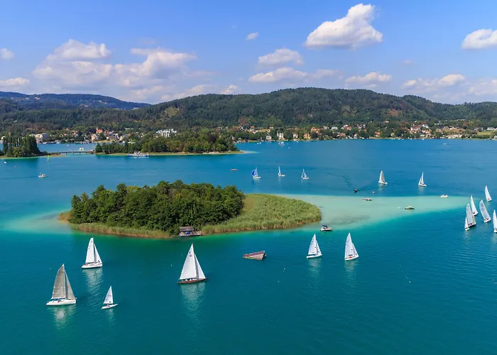 Barry Memle Directly At The מלון
